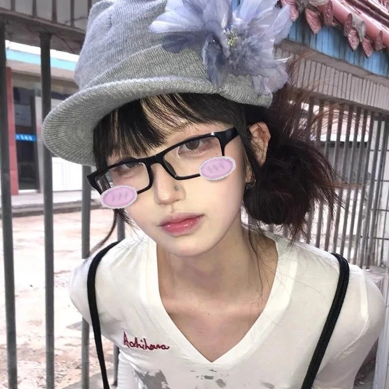 Cute Blush Glasses Anime Style - огляд і ціна Anime Cosplay Girl Photo